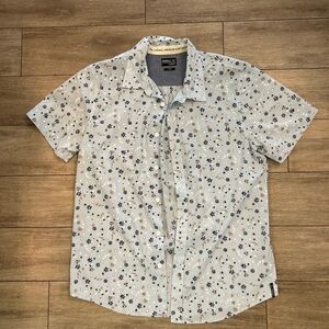 Size large Active Ride Shop brand casual button down shirt light blue.